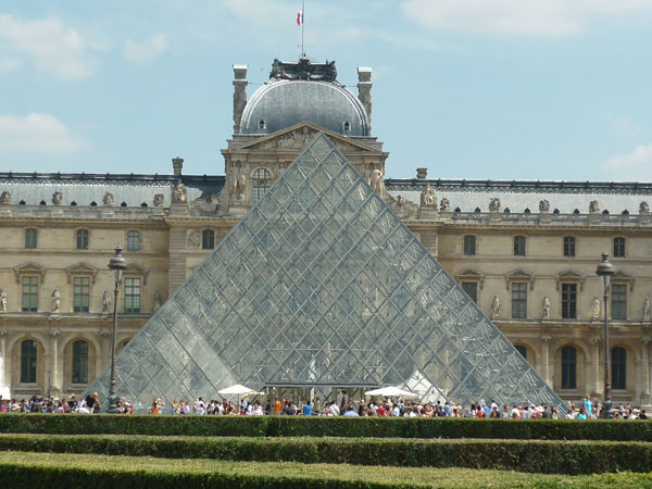 Muzeul Louvre Piramida mare
