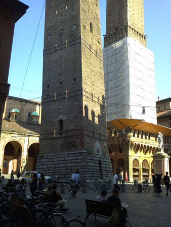 Bologna - Turnurile Garisenda si Asinelli